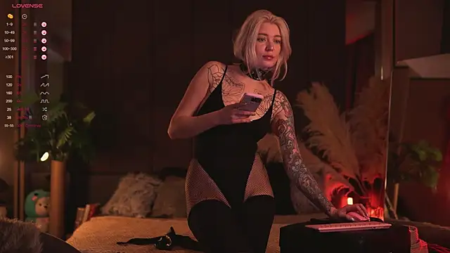 Snapshot of LinaKinky chatting on 12-09-24, 09:06 LinaKinky online show from 12-09-24, 09:06