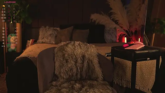 Snapshot of LinaKinky chatting on 12-11-24, 11:51 LinaKinky online show from 12-11-24, 11:51