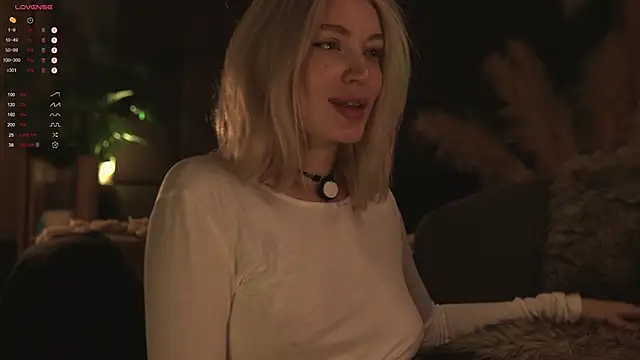 Snapshot of LinaKinky chatting on 12-15-24, 12:06 LinaKinky online show from 12-15-24, 12:06