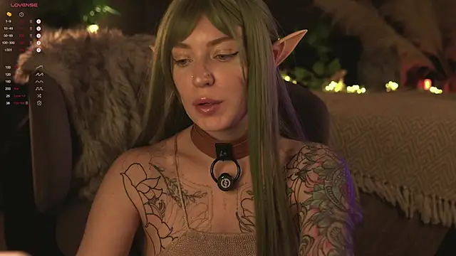 Snapshot of LinaKinky chatting on 12-16-24, 11:44 LinaKinky online show from 12-16-24, 11:44