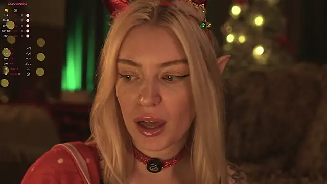 Snapshot of LinaKinky chatting on 12-25-24, 11:54 LinaKinky online show from 12-25-24, 11:54