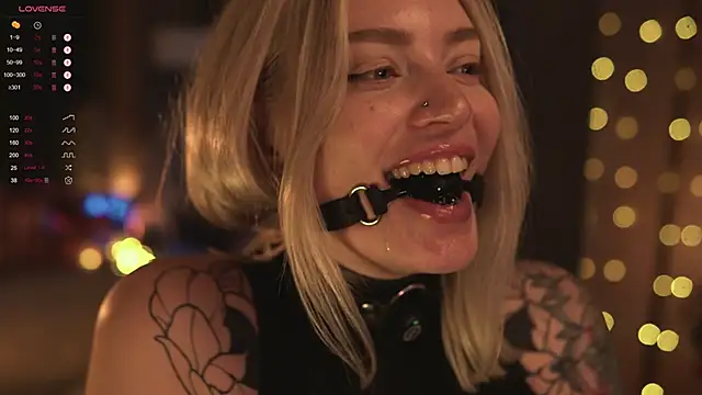 Snapshot of LinaKinky chatting on 01-08-25, 04:22 LinaKinky online show from 01-08-25, 04:22