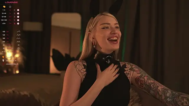 Snapshot of LinaKinky chatting on 01-24-25, 03:02 LinaKinky online show from 01-24-25, 03:02