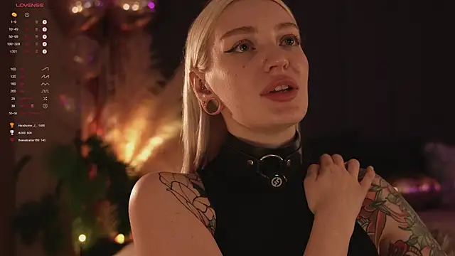 Snapshot of LinaKinky chatting on 02-13-25, 03:03 LinaKinky online show from 02-13-25, 03:03