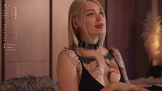 Snapshot of LinaKinky chatting on 03-05-25, 04:13 LinaKinky online show from 03-05-25, 04:13