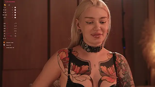 Snapshot of LinaKinky chatting on 03-08-25, 03:13 LinaKinky online show from 03-08-25, 03:13