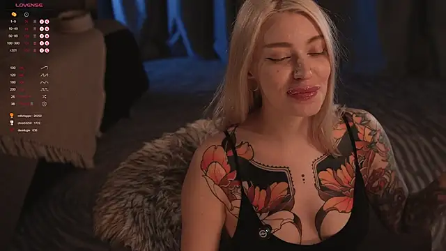 Snapshot of LinaKinky chatting on 03-12-25, 07:59 LinaKinky online show from 03-12-25, 07:59