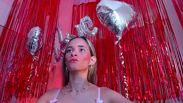 SkiinnyAna online show from 02-15-25, 07:28