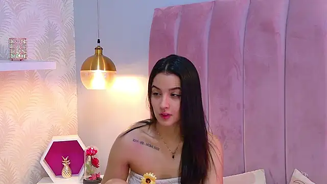Snapshot of LeenaBrown chatting on 06-03-26, 12:41 LeenaBrown online show from 06-03-26, 12:41