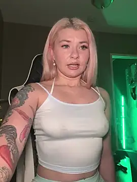 Snapshot of Anour_amour chatting on 12-19-24, 02:56 Anour amour online show from 12-19-24, 02:56