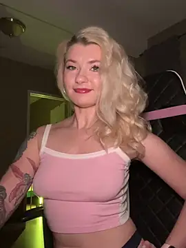 Snapshot of Anour_amour chatting on 01-12-25, 02:45 Anour amour online show from 01-12-25, 02:45