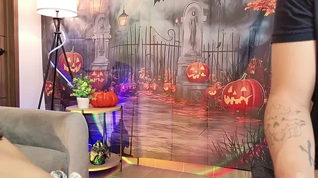 Snapshot of Hot_Couple666 chatting on 10-27-25, 04:22 Hot Couple666 online show from 10-27-25, 04:22