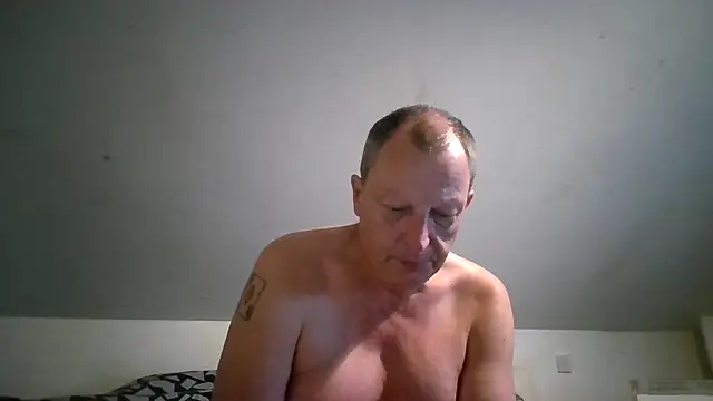 Snapshot of chubbybear2cum chatting on 06-06-26, 04:39 chubbybear2cum online show from 06-06-26, 04:39
