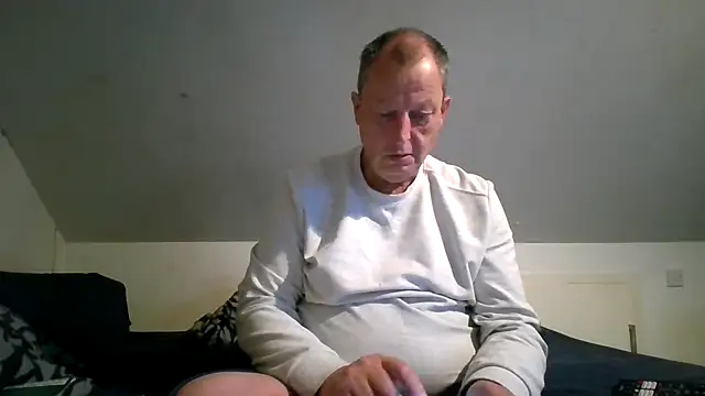 Snapshot of chubbybear2cum chatting on 06-08-26, 02:17 chubbybear2cum online show from 06-08-26, 02:17