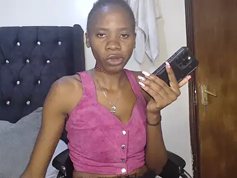 Snapshot of Sexyprecious01 chatting on 09-27-25, 02:22 Sexyprecious01 online show from 09-27-25, 02:22