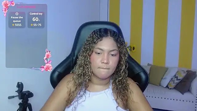 Snapshot of Cristal_War chatting on 02-01-25, 11:37 Cristal War online show from 02-01-25, 11:37