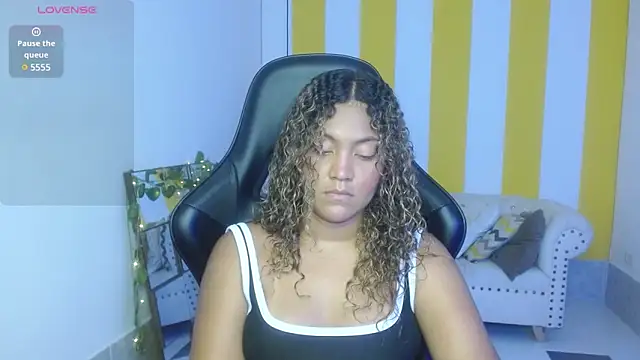 Snapshot of Cristal_War chatting on 02-10-25, 11:23 Cristal War online show from 02-10-25, 11:23