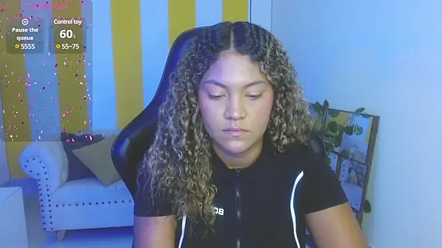 Snapshot of Cristal_War chatting on 02-18-25, 11:19 Cristal War online show from 02-18-25, 11:19