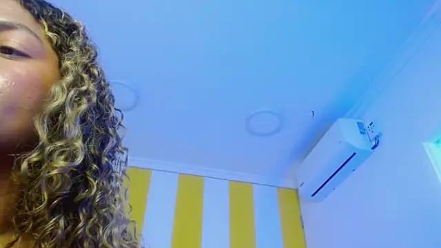 Snapshot of Cristal_War chatting on 02-20-25, 03:12 Cristal War online show from 02-20-25, 03:12