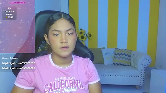 Snapshot of Cristal_War chatting on 03-08-25, 11:49 Cristal War online show from 03-08-25, 11:49