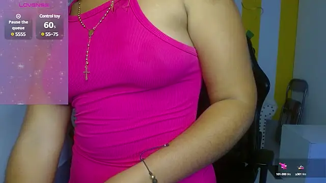 Snapshot of Cristal_War chatting on 03-18-25, 11:53 Cristal War online show from 03-18-25, 11:53