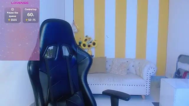 Snapshot of Cristal_War chatting on 03-21-25, 12:07 Cristal War online show from 03-21-25, 12:07