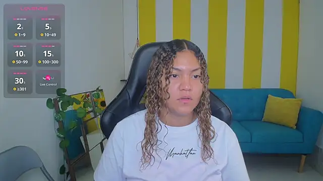 Snapshot of Cristal_War chatting on 09-08-25, 09:25 Cristal War online show from 09-08-25, 09:25