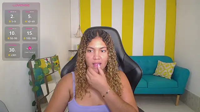 Snapshot of Cristal_War chatting on 09-15-25, 11:27 Cristal War online show from 09-15-25, 11:27