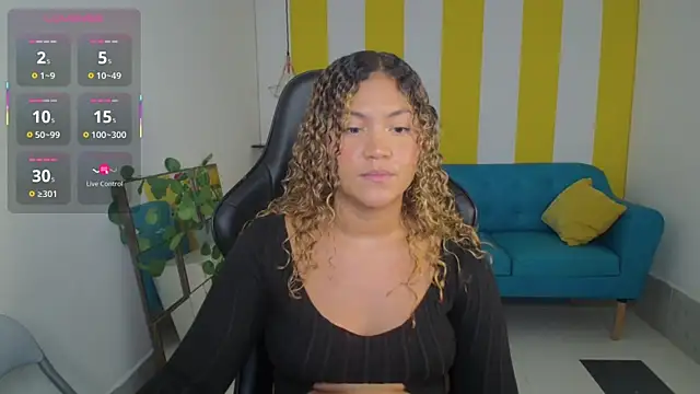 Snapshot of Cristal_War chatting on 09-22-25, 11:18 Cristal War online show from 09-22-25, 11:18