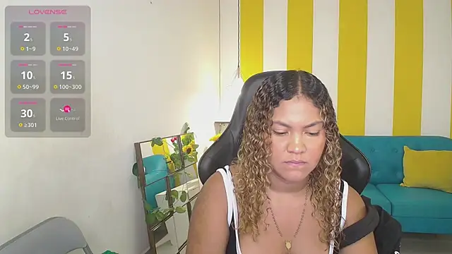 Snapshot of Cristal_War chatting on 09-24-25, 11:19 Cristal War online show from 09-24-25, 11:19