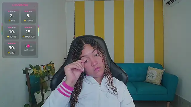 Snapshot of Cristal_War chatting on 09-27-25, 09:31 Cristal War online show from 09-27-25, 09:31