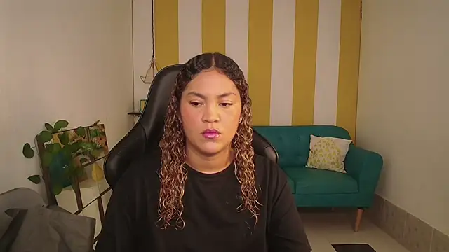 Snapshot of Cristal_War chatting on 10-16-25, 11:06 Cristal War online show from 10-16-25, 11:06