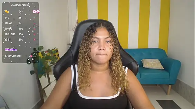 Snapshot of Cristal_War chatting on 10-21-25, 11:05 Cristal War online show from 10-21-25, 11:05