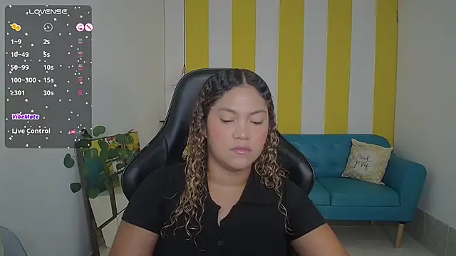 Snapshot of Cristal_War chatting on 10-22-25, 11:04 Cristal War online show from 10-22-25, 11:04