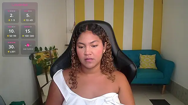 Snapshot of Cristal_War chatting on 10-27-25, 11:09 Cristal War online show from 10-27-25, 11:09