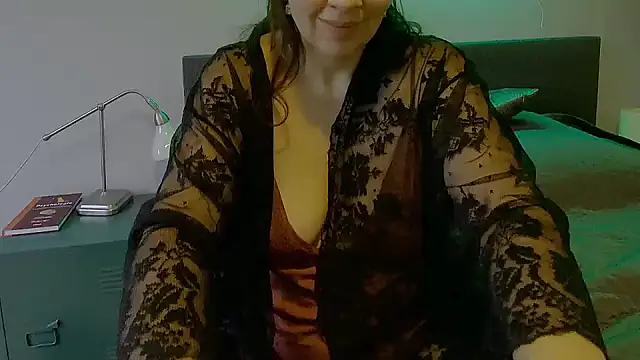Ella Next Door online show from 01-05-25, 01:47
