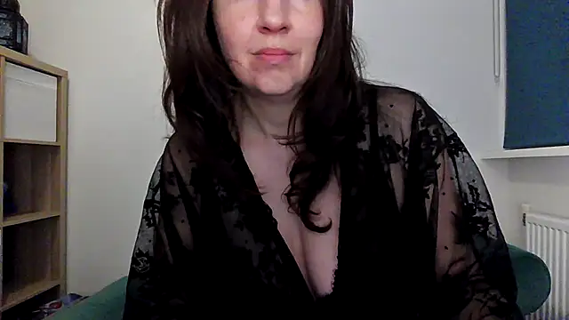 Ella Next Door online show from 12-19-25, 07:54