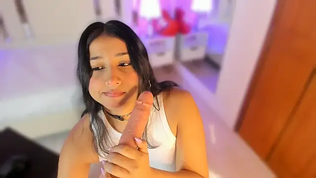 Snapshot of Miliaangeles chatting on 10-02-25, 12:34 Miliaangeles online show from 10-02-25, 12:34