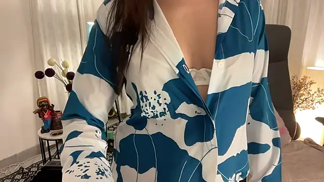 Snapshot of Unique-Beauty chatting on 03-06-25, 02:18 Unique-Beauty online show from 03-06-25, 02:18