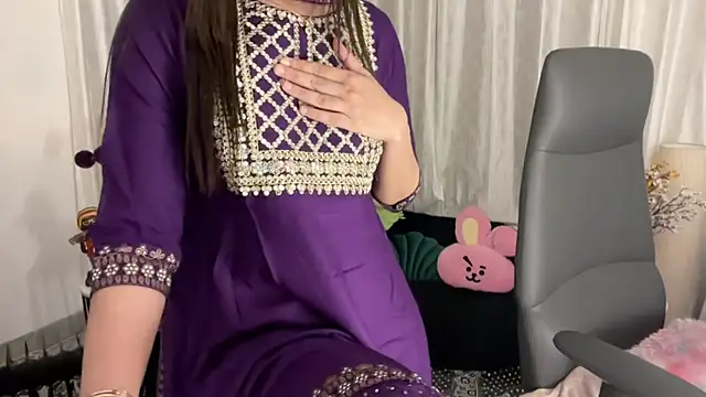 Snapshot of Unique-Beauty chatting on 03-08-25, 02:51 Unique-Beauty online show from 03-08-25, 02:51