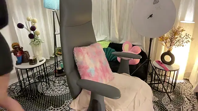 Snapshot of Unique-Beauty chatting on 03-22-25, 02:47 Unique-Beauty online show from 03-22-25, 02:47