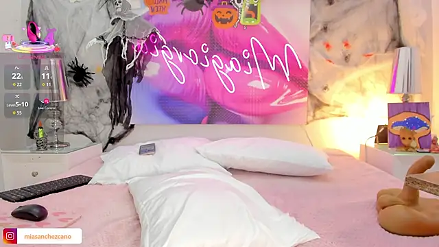 Miagiorgia  online show from 10-15-25, 07:03