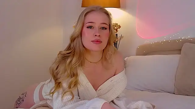 JuliaJaee online show from 12-16-24, 10:03