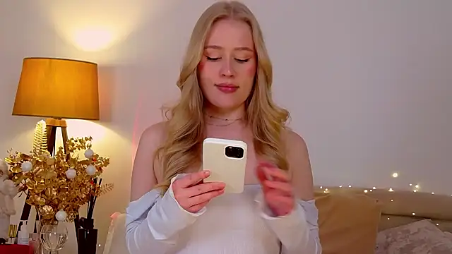 JuliaJaee online show from 12-26-24, 10:31