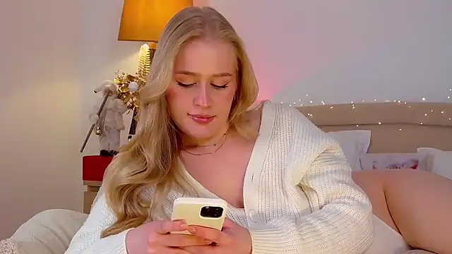 JuliaJaee online show from 12-30-24, 01:37