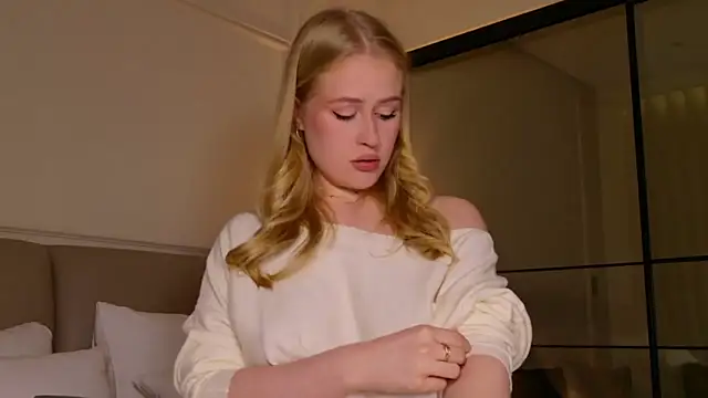 JuliaJaee online show from 11-28-25, 02:42