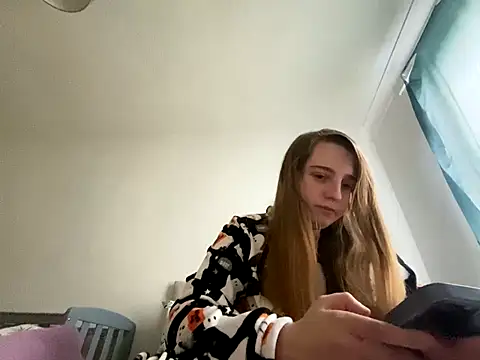 Snapshot of EvieRoseex chatting on 11-03-25, 03:13 EvieRoseex online show from 11-03-25, 03:13