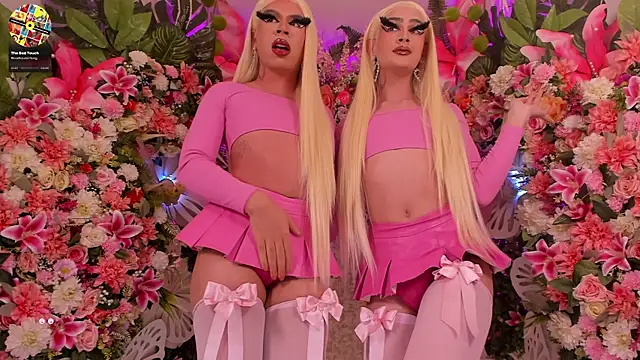 Snapshot of AlisonSharon chatting on 03-08-25, 07:27 AlisonSharon online show from 03-08-25, 07:27