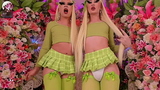 Snapshot of AlisonSharon chatting on 03-12-25, 02:09 AlisonSharon online show from 03-12-25, 02:09