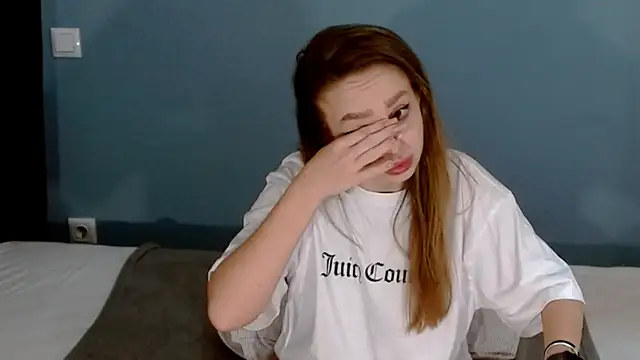 Snapshot of AnnaMaee chatting on 01-12-25, 06:28 AnnaMaee online show from 01-12-25, 06:28